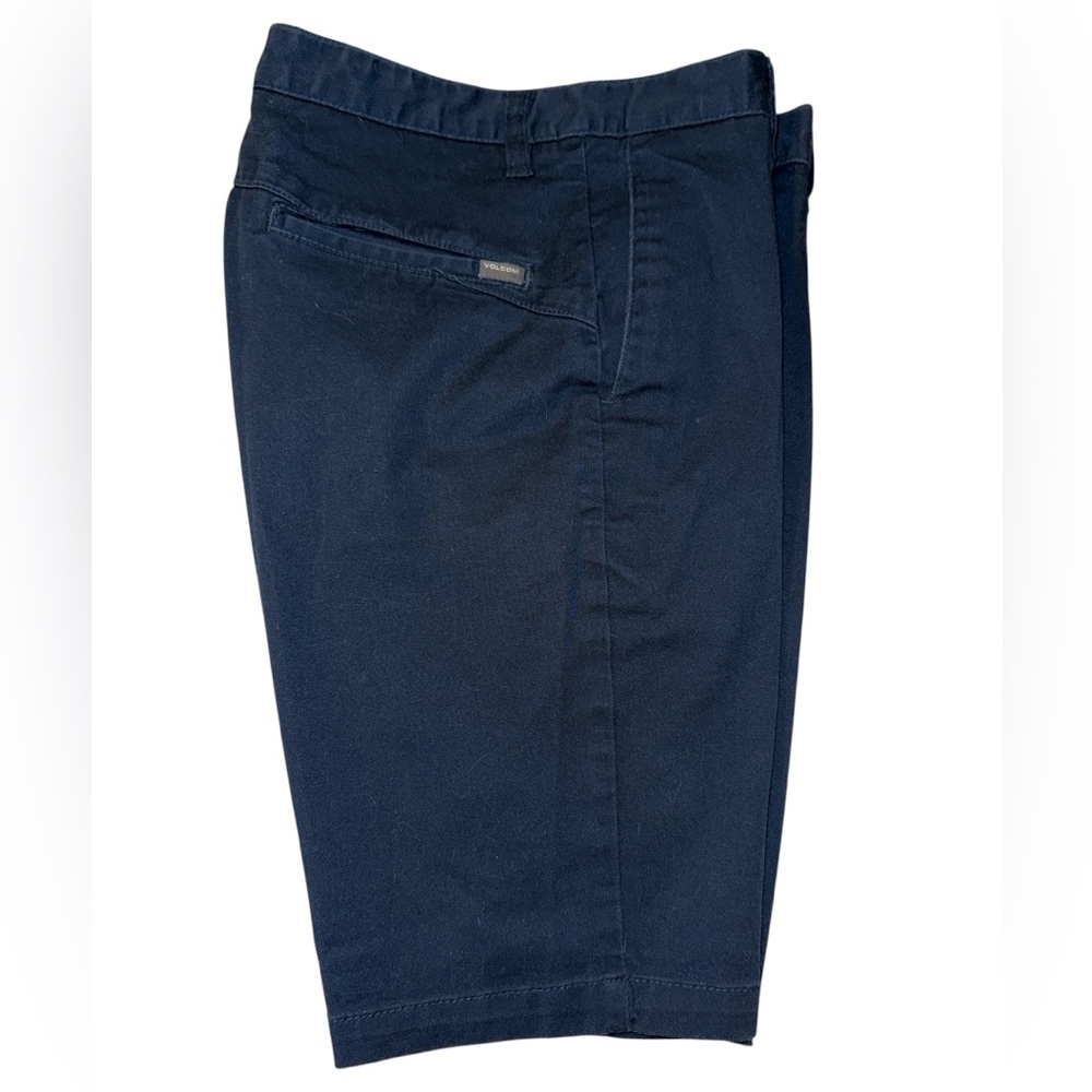 Volcom Men's Navy Shorts size 28
